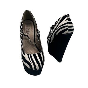 Truffle Black White Zebra Stripe Platform Wedge Heels Size 3 Women’s